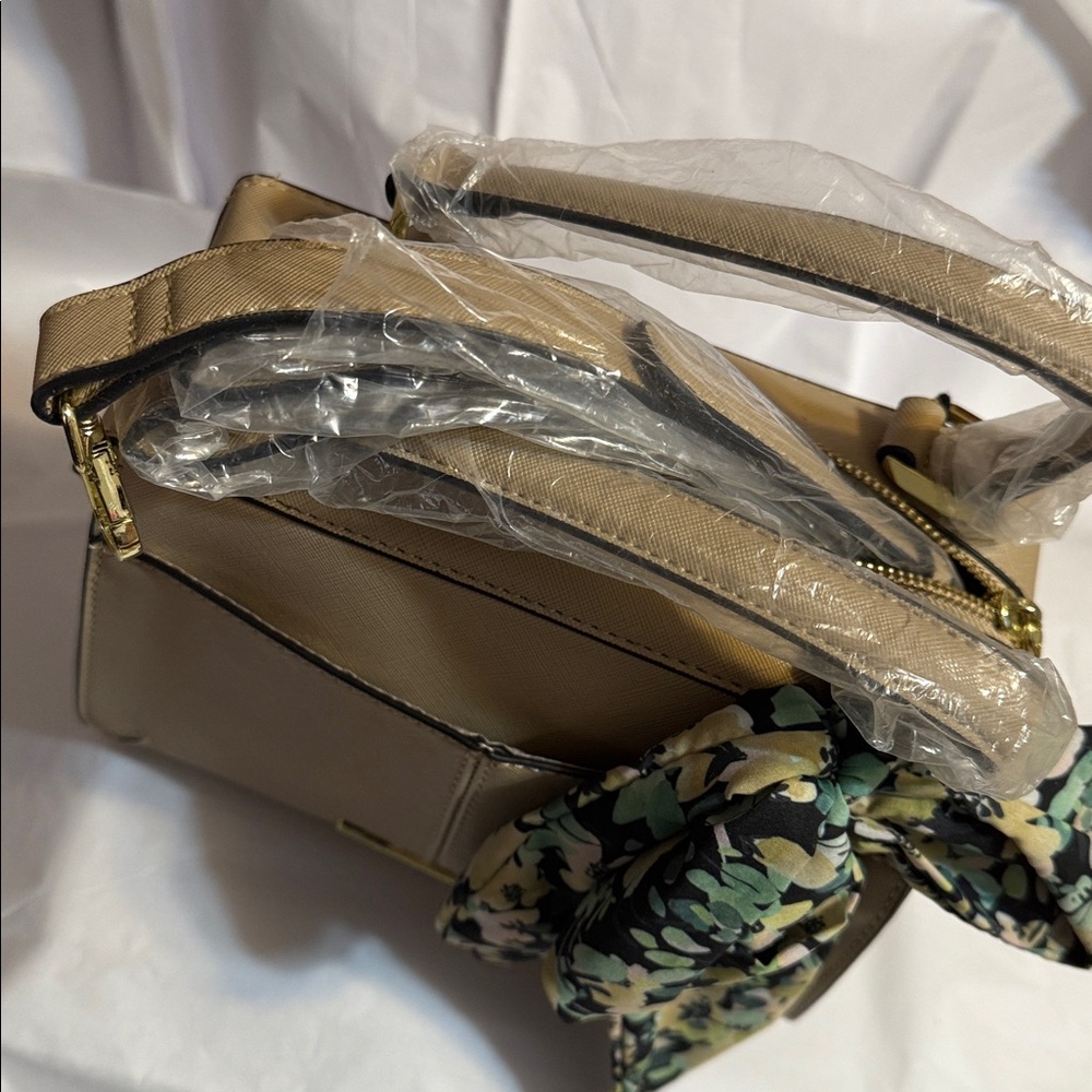 Steve Madden Breese Satchel Crossbody Purse with adjustable strap and scarf - Picture 7 of 9